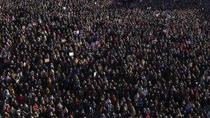 In Island zogen Zehntausende Frauen am Dienstag in den Streik
