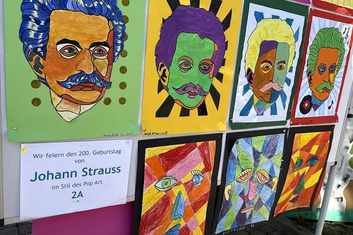 . Eine Fülle von Zeichnungen, Skulpturen, Keramiken oder Leinwänden verwandelten den Schulgarten „Artenreich“ 