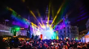 Ein Knaller, ganz ohne Böller: Das Silvesterspektakel zum letzten Jahreswechsel am Hauptplatz