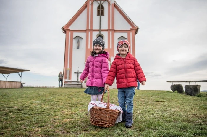 ... die Kleinsten freuden sich auch schon auf die Osterjause ...