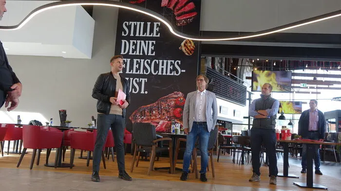 Florian Vorraber (Cineplexx), Erwin Eggenreich (Bürgermeister Weiz), Rupert Vögl (Miteigentümer Stadtparkquartier), Michael Redtenbacher (Cineplexx-Prokurist und technischer Leiter)