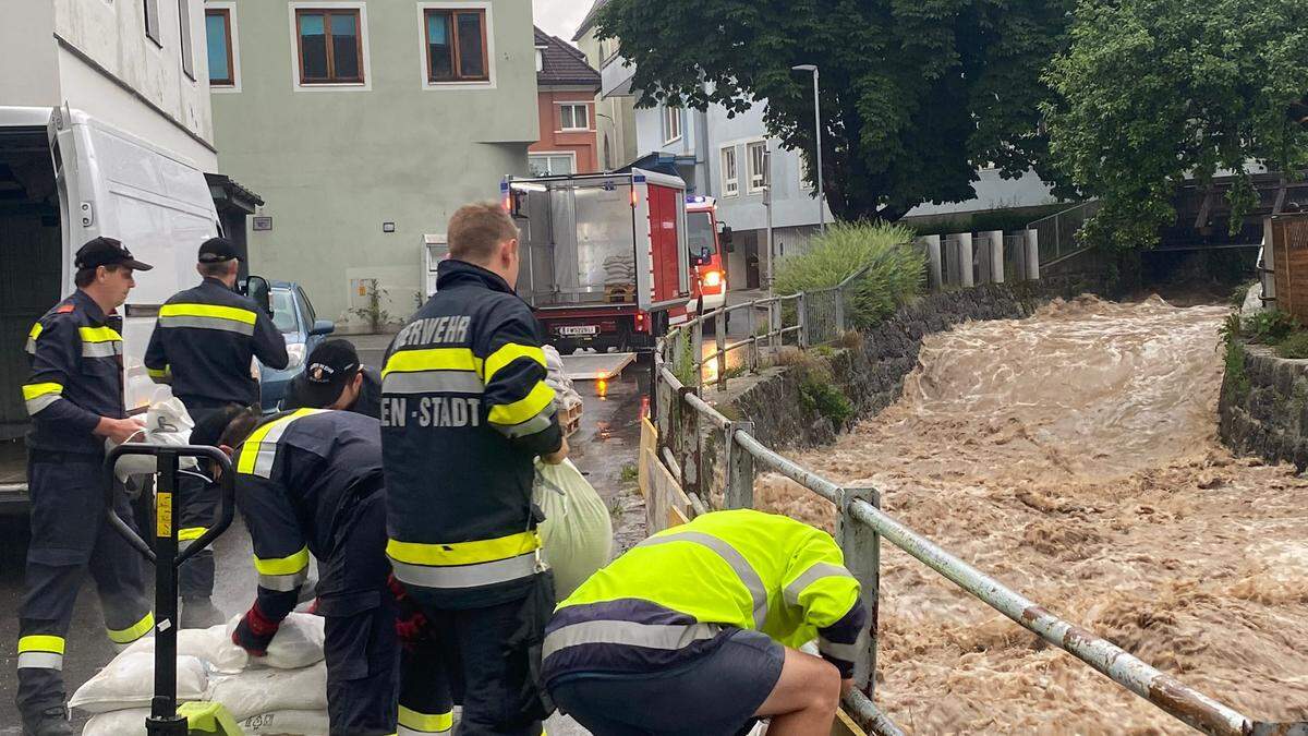 Gemeinsam mit der FF Pyhrn sicherten die Kräfte der FF Liezen-Stadt den Pyhrnbach