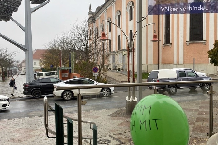 Die Bücherpakete waren in Gleisdorf verstreut, die Finderinnen und Finder durften sie behalten.