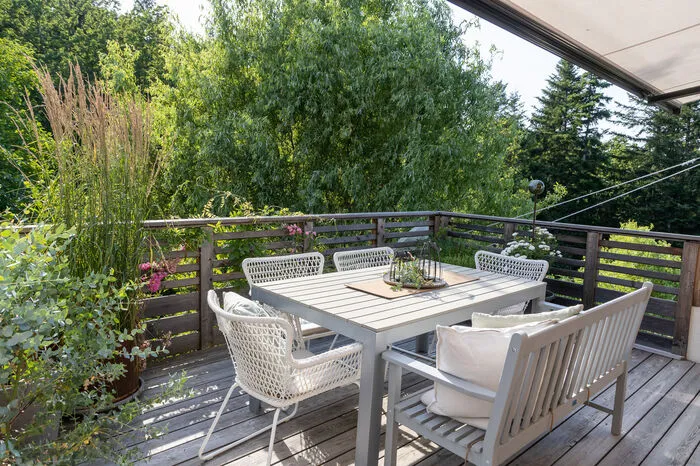 Neun Jahre sind seit dem Hauskauf vergangen, Tochter Felia ist hinzugekommen, und die Huber-Peters haben ordentlich Arbeit in ihr Idyll am Stadtrand von Graz gesteckt.