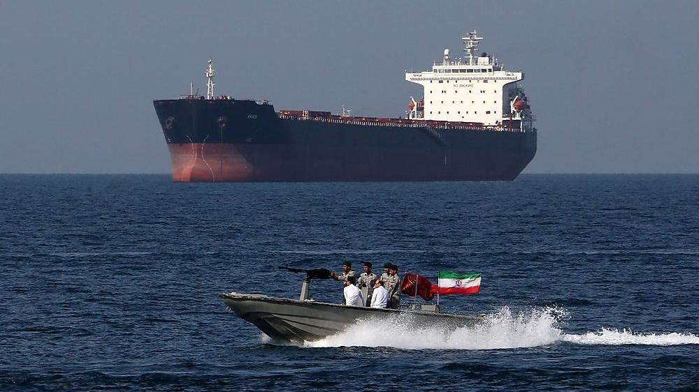 Iranische Revolutionsgarden versuchten offenbar, in der Straße von Hormus ein britisches Öl-Schiff zu kapern 