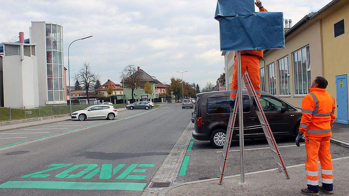 In der Gabelsbergerstraße wird am heutigen Montag das Verkehrsschild enthüllt, dann tritt die Regelung in Kraft