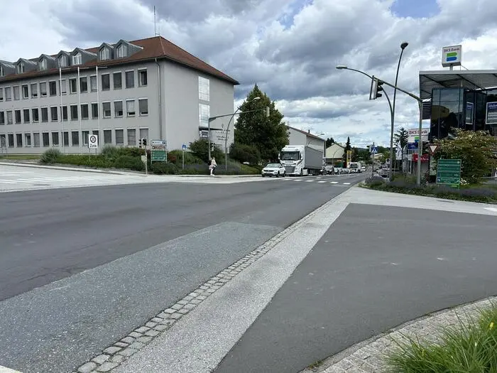Ebenfalls am ersten Ferientag beginnt die Sanierung der Kreuzung bei der Bezirkshauptmannschaft an der B54 