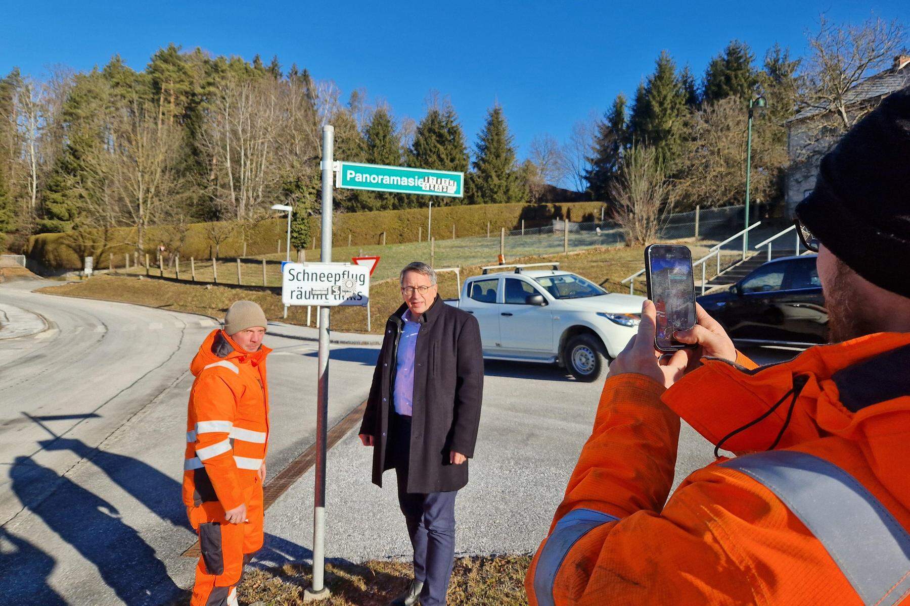 „Klebe-Aktivisten“ | Ärger mit SK-Sturm-Pickerln auf Verkehrszeichen in Rosental 