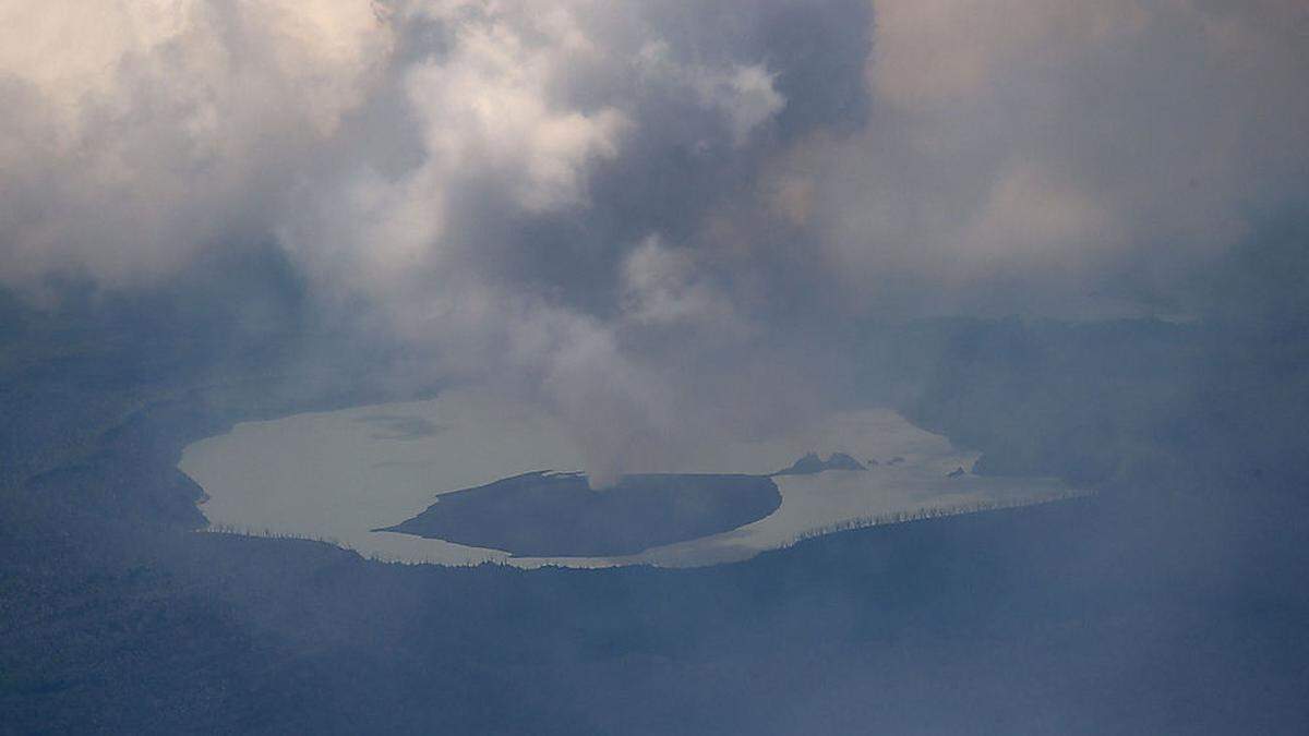 Vulkanausbruch auf der kleinen Insel Ambae