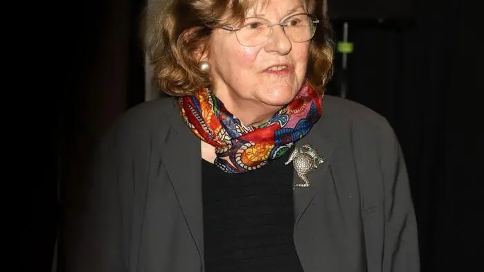 Schloßherrin Elisabeth Sickl begrüßte die zahlreichen Josh Gäste.