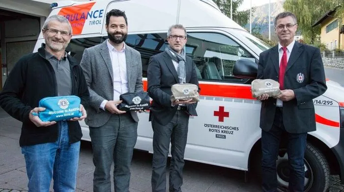 Peter Kraler, Rudi Neumayr, Oskar Januschke (Lions Lienz) und Bezirksgeschäftsführer Rotes Kreuz Osttirol, Andreas Stotter