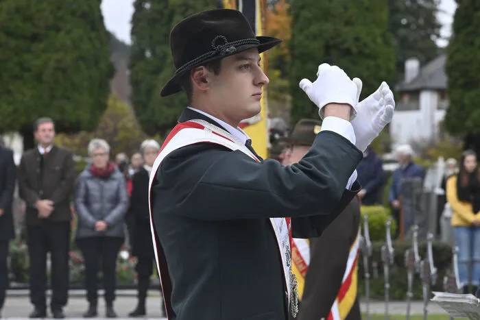 Kapellmeister und Stabführer Johannes Köstner.