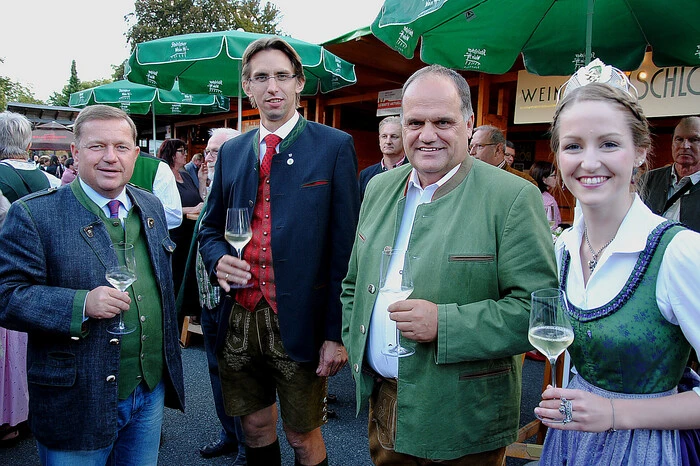 Auch Weinkönigin Johanna II. begleitete die illustre Runde. Für mehr Bilder klicken Sie sich durch!