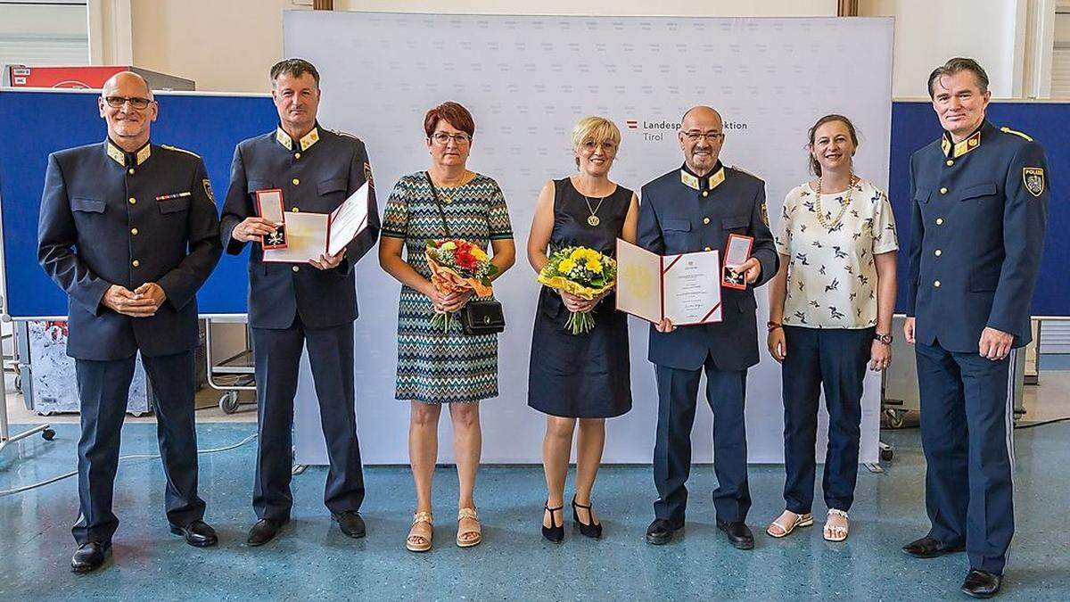 Landespolizeidirektor Edelbert Kohler, Oskar Monitzer mit Ehefrau Maria, Johann Gatterer mit Ehefrau Brigitte, Bezirkshauptfrau-Stellvertreterin Bettina Heinricher und Bezirkspolizeikommandant Silvester Wolsegger 