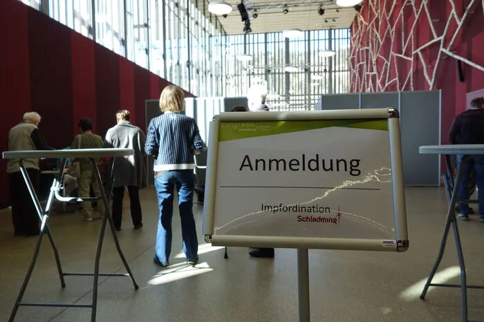... fand im Foyer statt. Vorne war die Anmeldung,