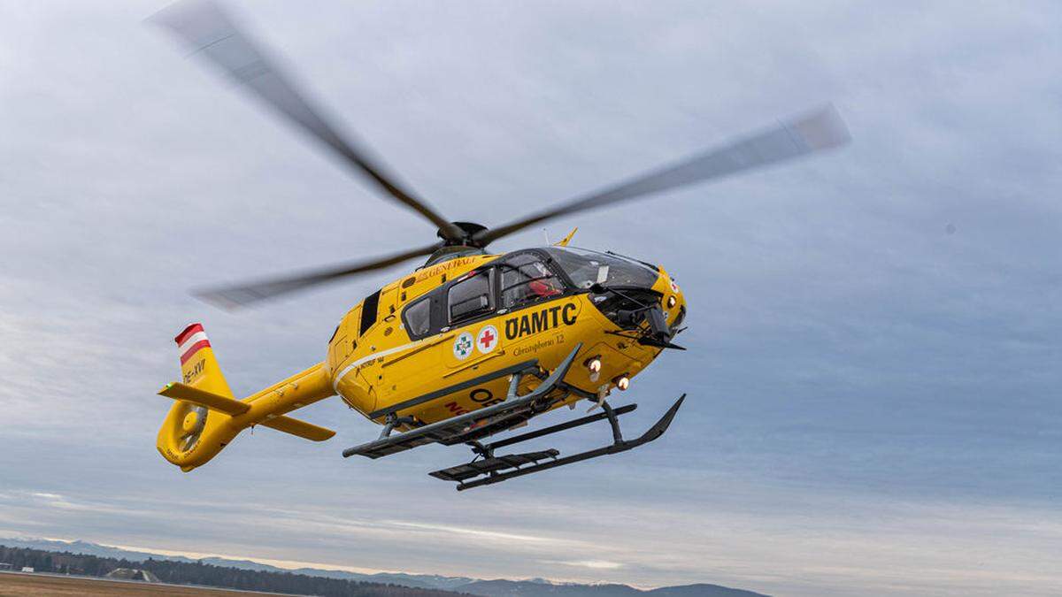 Der Rettungshubschrauber C 12 brachte den Verletzten ins LKH Graz