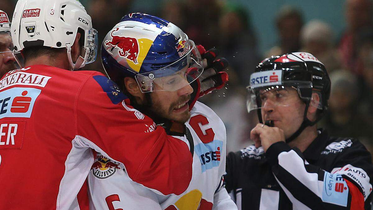 Das Bild täuscht. Am Ende hielt Salzburg (hier Thomas Raffl) den KAC im Schwitzkasten