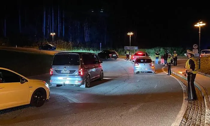 Velden wurde gesperrt, Fahrzeuge auf die Autobahn umgeleitet