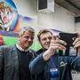 Selfie mit dem Spitzenkandidaten. Köfer beim Betriebsbesuch der Firma Kluge in Spittal