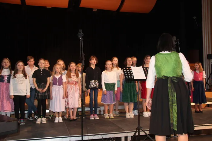 Der Chor der Volksschule Straden überzeugte mit ihrem Song: "Wir san holt die lustigen Strodner Sänger"