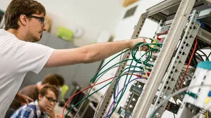 Hacking wird nicht nur an der FH JOANNEUM gelehrt, sondern auch als Kurs angeboten für externe Kundinnen und Kunden