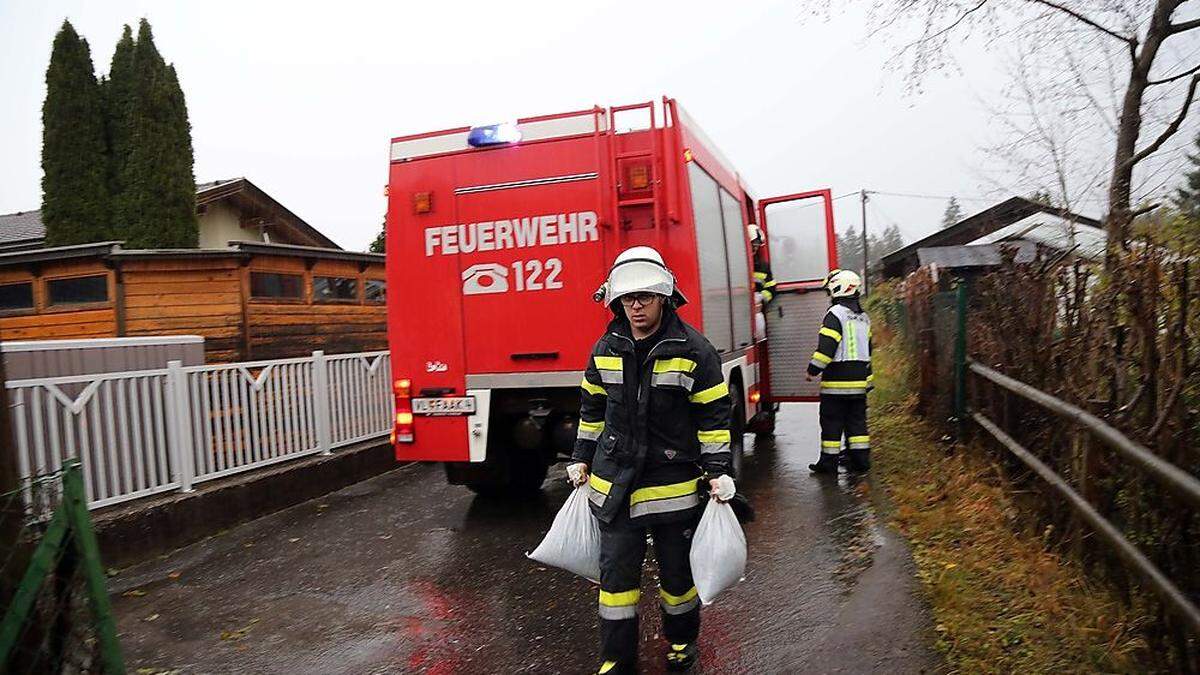 Seit Tagen sind Tausende Feuerwehrleute im Einsatz