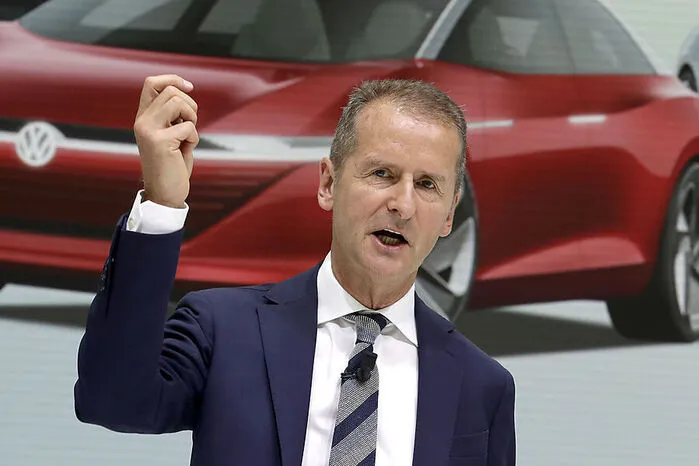 Querkopf des Jahres. An Herbert Diess scheiden sich die Geister. Die einen wollen den unbeugsamen Vorstandschef von Volkswagen lieber heute als morgen aus dem Amt jagen, die anderen halten ihn für den Retter von Wolfsburg. Fakt ist: der kantige Österreicher, der keine Gefangenen macht, lässt niemanden kalt.
