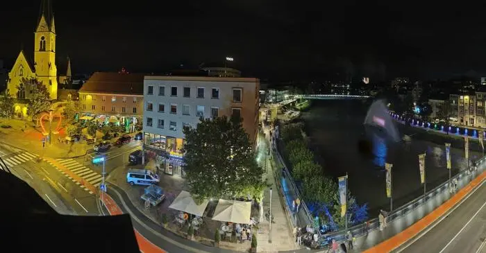 Diese Momentaufnahme des 21. August zeigt den Polizeieinsatz an der Draubrücke