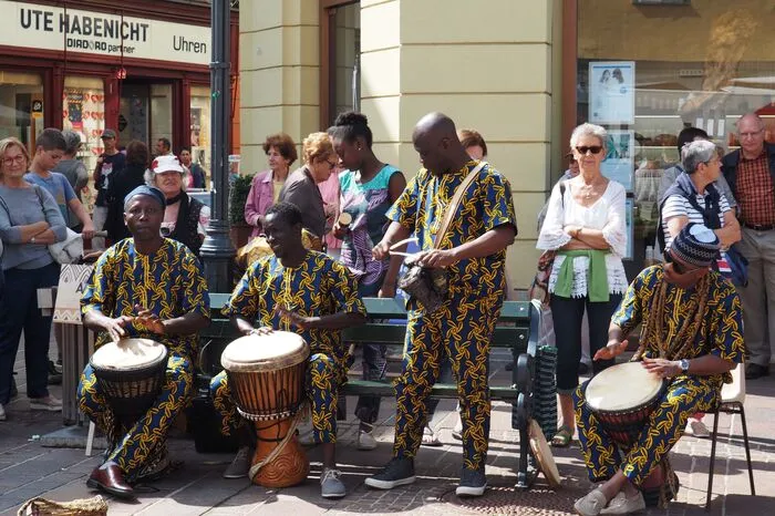 Die Trommlergruppe Agidigbo (am Foto) aus Nigeria schaute zum ersten Mal vorbei.
