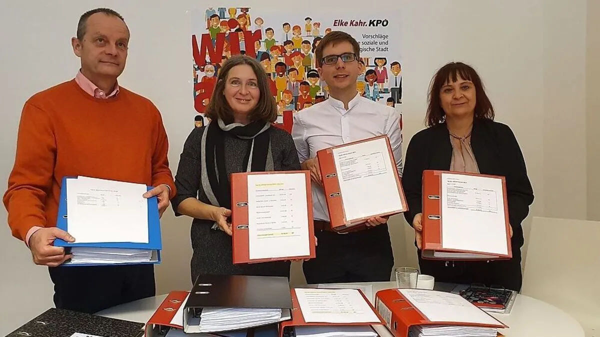 Die KPÖ-Mandatare Werner Murgg, Elke Kahr, Robert Krotzer und Claudia Klimt-Weihtaler zahlen einen Gutteil ihres Gehaltes in den KPÖ-Sozialfonds