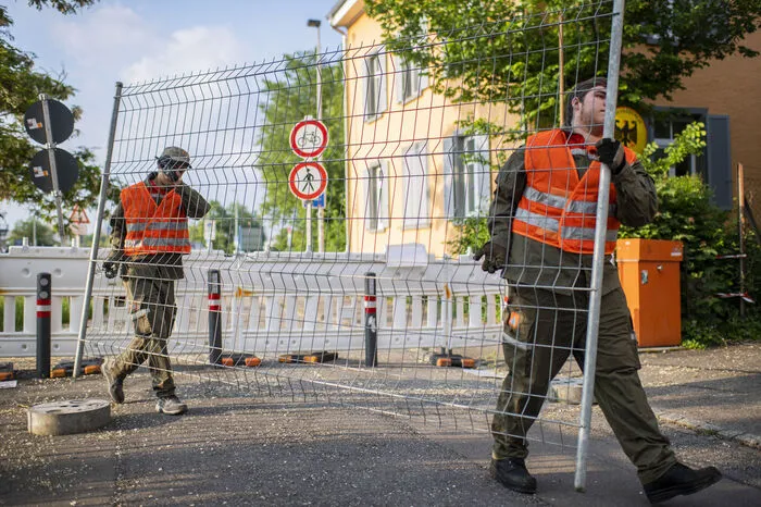 Zuletzt wurden nur noch stichprobenartige Kontrollen durchgeführt, ab heute gehört auch die Schweiz zu den Ländern, aus denen man ohne Einschränkung nach Österreich einreisen darf. Eine vollständige gegenseitige Öffnung der Grenzen ist nach heutigem Stand für den 15. Juni vorgesehen, bis dahin gelten umgekehrt bei der Einreise in die Schweiz die dortigen Vorschriften, die zuletzt deutlich gelockert wurden. Die Schweizer selbst haben ihre Grenze zu Italien noch nicht geöffnet.