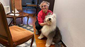 Hundefriseurin Manuela Petrin mit ihrer Hündin Donna