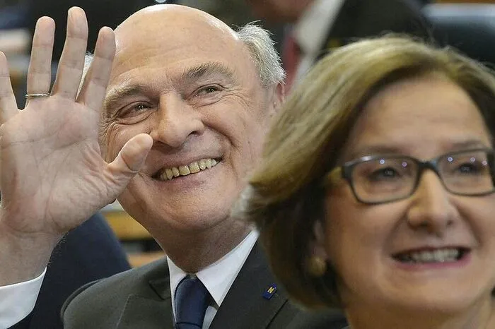 "Landespolitische Verantwortung sagt, man muss auch wissen, wann es Zeit ist." - Niederösterreichs Langzeit-LH Erwin Pröll (ÖVP) trat ab und übergab an Johanna Mikl-Leitner.