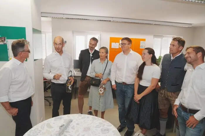 Horst Klampferer feierte die Übergabe seines Vermessungsbüros an Valentin Schuster