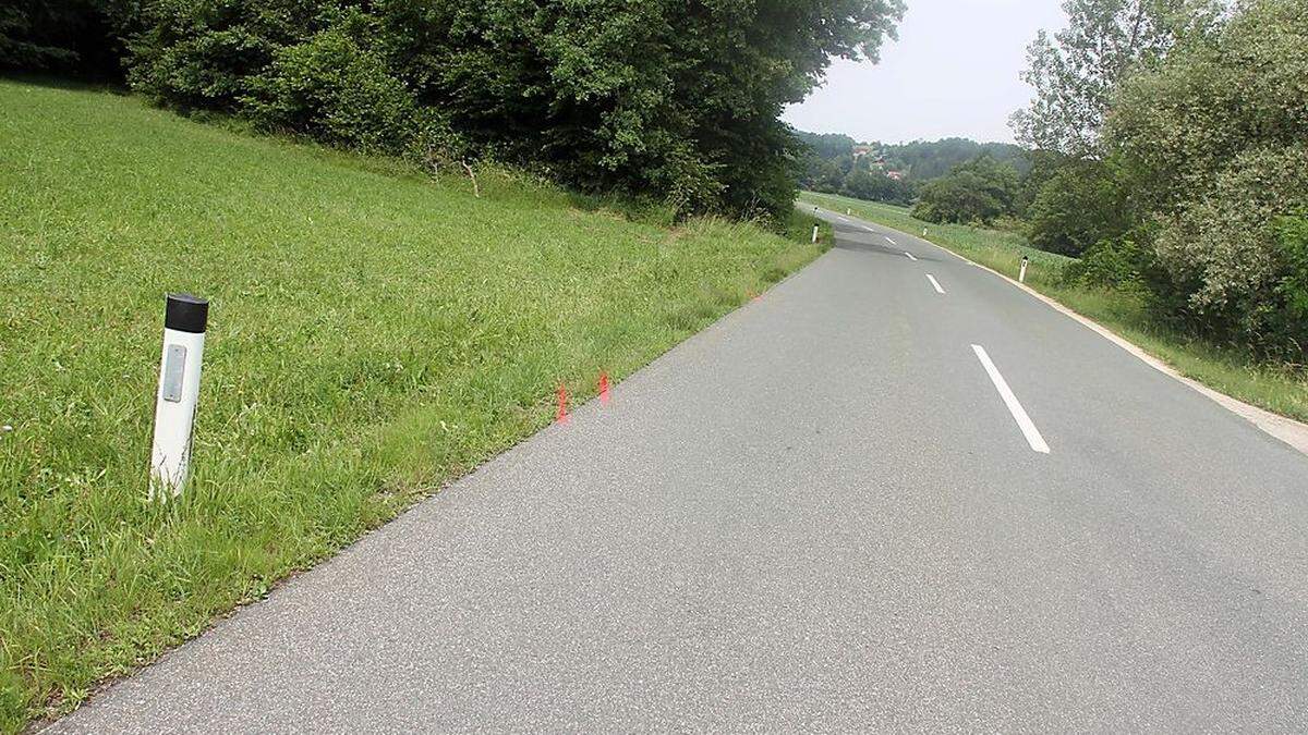 An dieser Stelle kam das Fahrzeug von der Straße ab