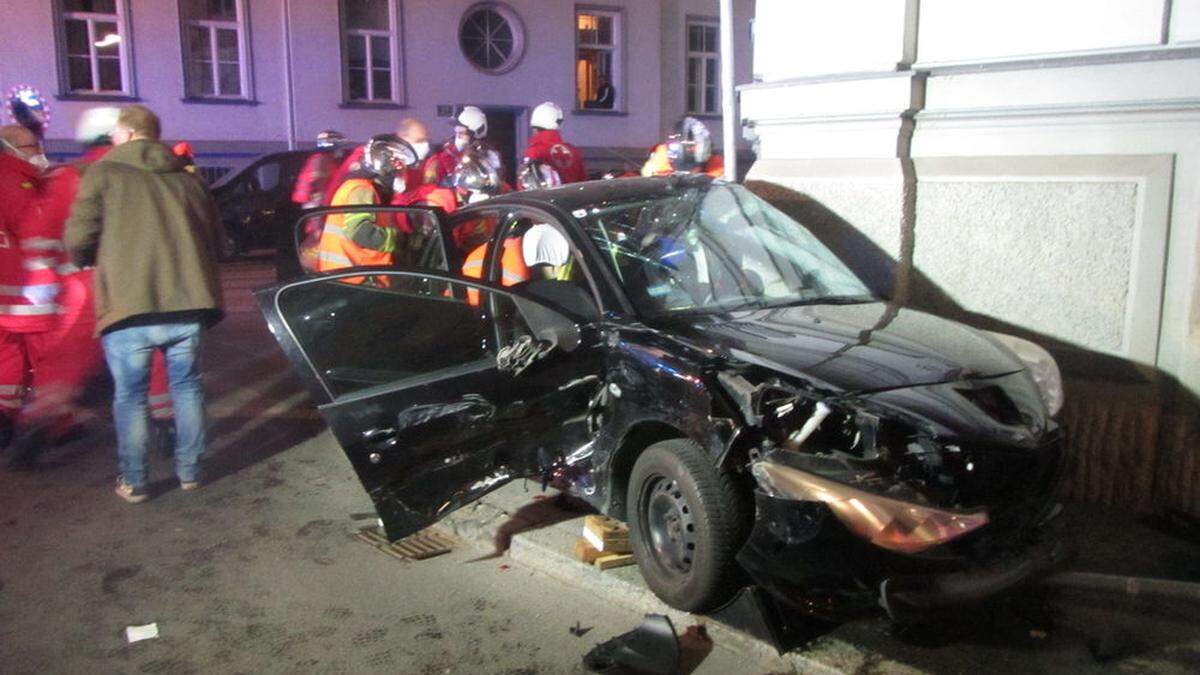 Eine Spur der Verwüstung hinterließ ein Grazer Autofahrer in der Mandellstraße