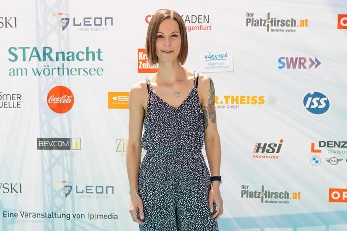 Christina Stürmer hat keine Problem mit dem Genre „Starnacht“, denn „ich bin ja selbst auch schon in jede Schublade gesteckt worden – inklusive Schlager. Nur Heavy Metal hat man mir noch nie zugeteilt“.