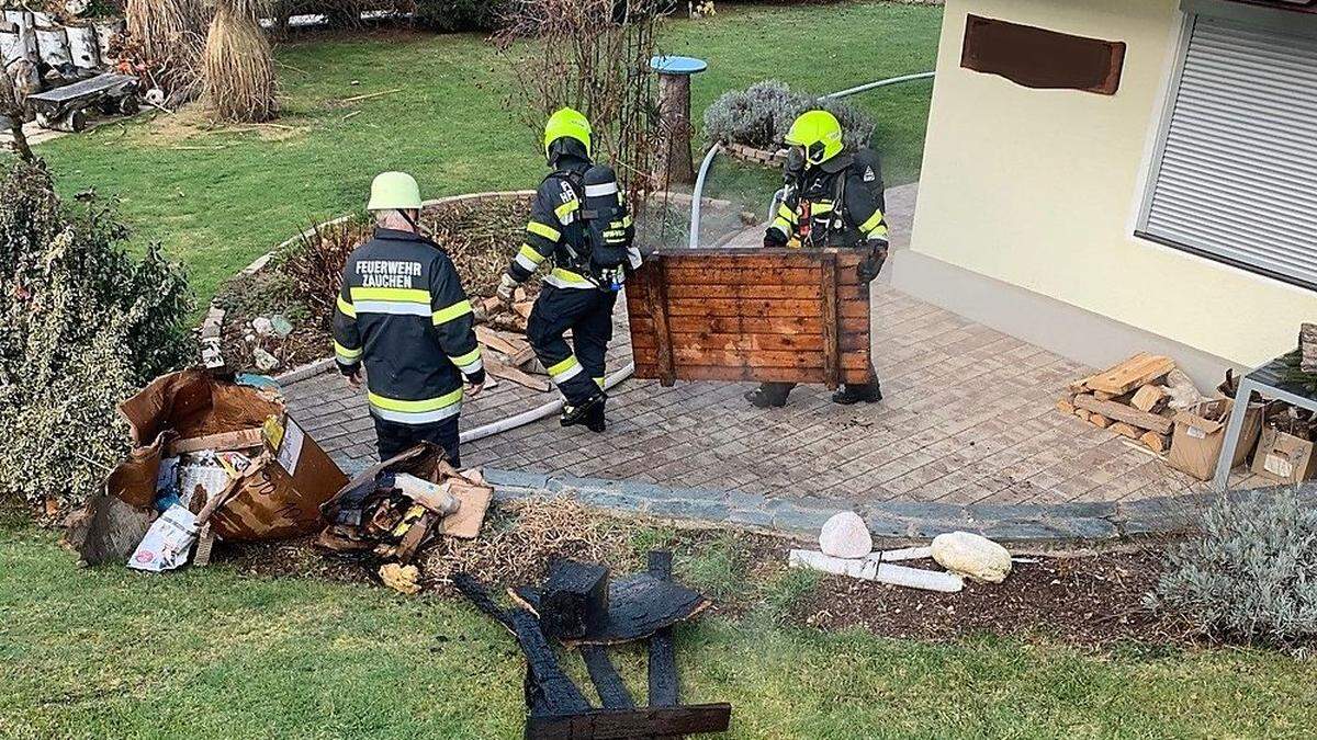 Die Einsatzkräfte halfen auch bei den Aufräumarbeiten