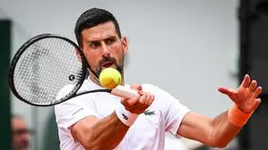Novak Djokovic schlägt sich auf die French Open ein