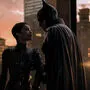 Es knistert gewaltig zwischen Catwoman (Zoë Kravitz) und Batman (Robert Pattinson) in Gotham City 