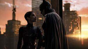 Es knistert gewaltig zwischen Catwoman (Zoë Kravitz) und Batman (Robert Pattinson) in Gotham City 