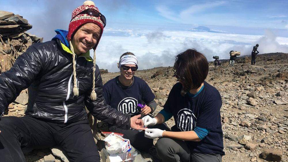Bereits vor zwei Jahren haben Lungentransplantierte den Kilimandscharo (5.895 m) erklommen - bald geht es erneut los, diesmal auf den Jebel Toubkal in Marokko