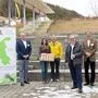 Passails Bürgermeisterin Eva Karrer (r.) freut sich über den Glasfaserausbau in ihrer Gemeinde.