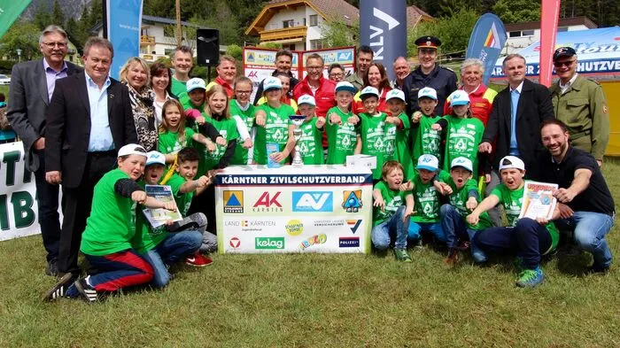 Im Bezirk Hermagor jubelte die 4m-Klasse der VS Hermagor am Sportplatz in Sussawitsch über den Bezirkssieg in der Kinder-Sicherheitsolympiade.
