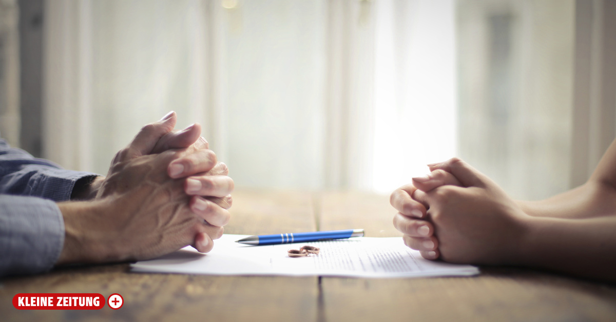 In this small town, celebrities and politicians get divorced in secret.