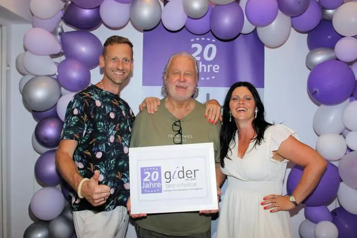 Als Gratulant stellte sich auch Hannes Kartnig ein, der von Pierre und Andrea Gider für seinen Auftritt bei „Dancing Stars“ tanzfit gemacht wurde