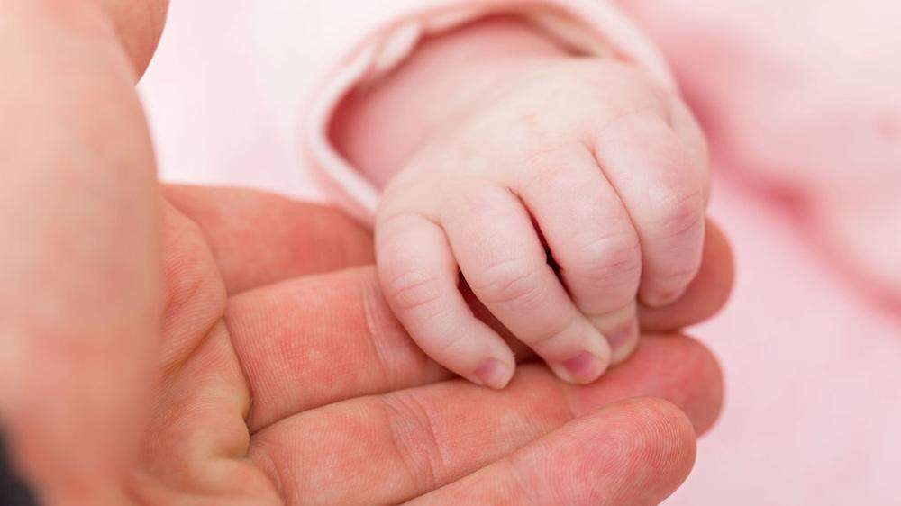 An der Universitätsklinik Graz kam es wieder zu einer Babyverwechslung - beim Wechseln der Windeln bemerkt die Mutter, dass es kein Bub sondern ein Mädchen war