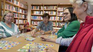 Der Spielenachmittag in der Bücherei Nitscha erfreut sich auch bei den „Großen“ großer Beliebtheit