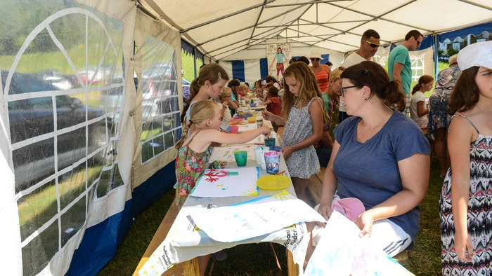 Bei herrlichen Sommerwetter konnten die jungen Künstler an zwei Vormittagen ihre Kreativität freien Lauf lassen.