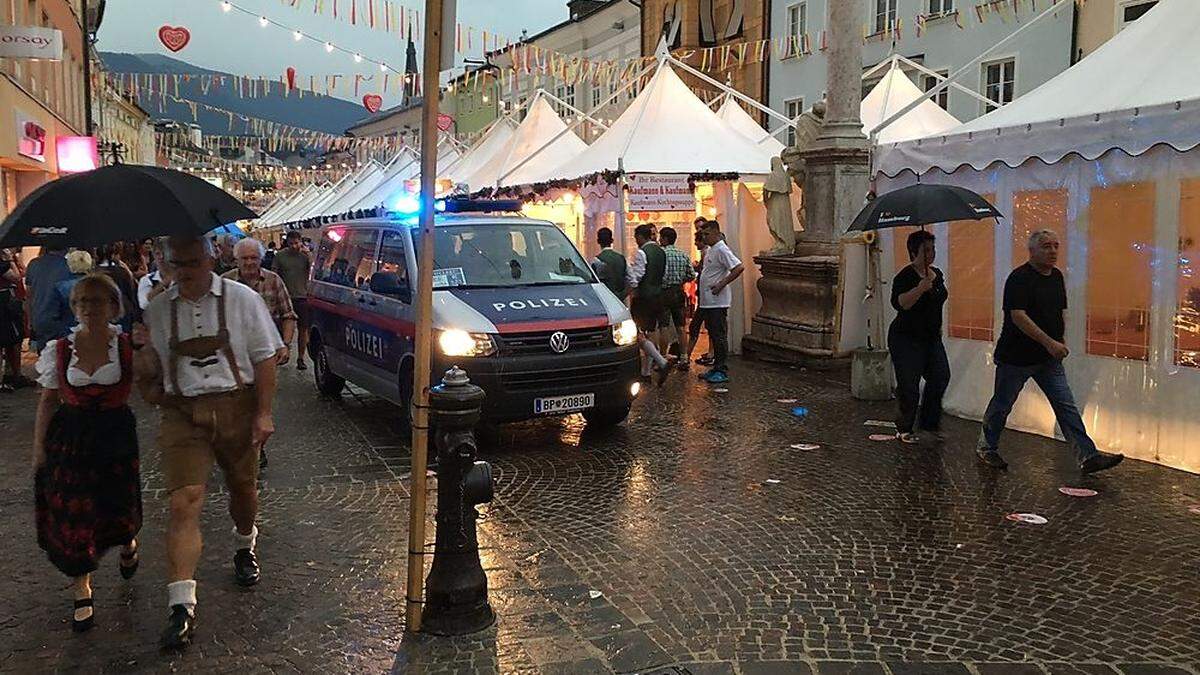 Österreichs größtes Brauchtumsfest wurde am Mittwoch für etwa eine Stunde unterbrochen